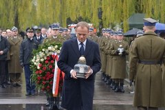 W 4. rocznicę katastrofy smoleńskiej: Oficjalne uroczystości na Powązkach