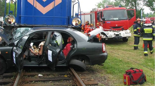 W 98 proc. przypadków winę za wypadek na przejeździe kolejowym ponosi kierowca auta. /korkowo.pl