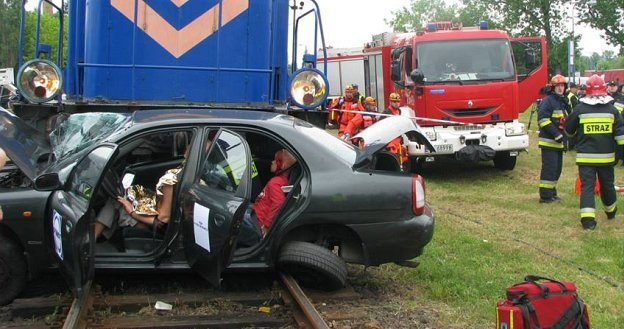 W 98 proc. przypadków winę za wypadek na przejeździe kolejowym ponosi kierowca auta. /korkowo.pl