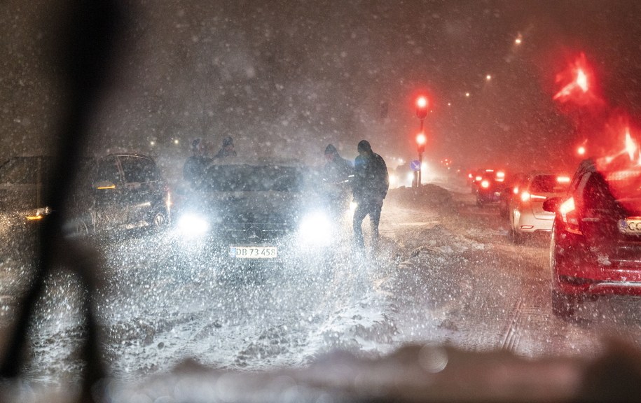 W Aalborg spadło około 30 cm śniegu. /HENNING BAGGER /PAP/EPA
