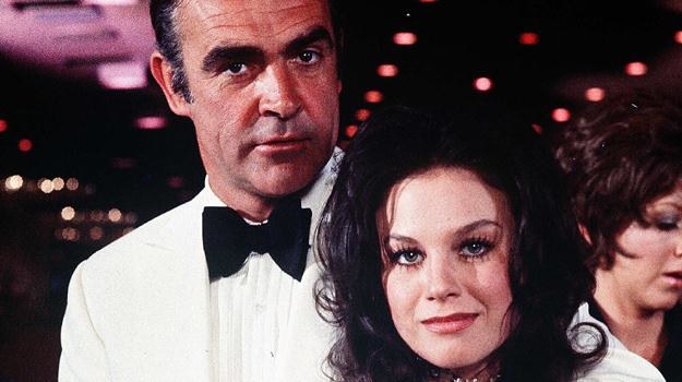W adaptacji powieści "Diamenty są wieczne" w rolę Jamesa Bonda wcielił się Sean Connery /materiały prasowe