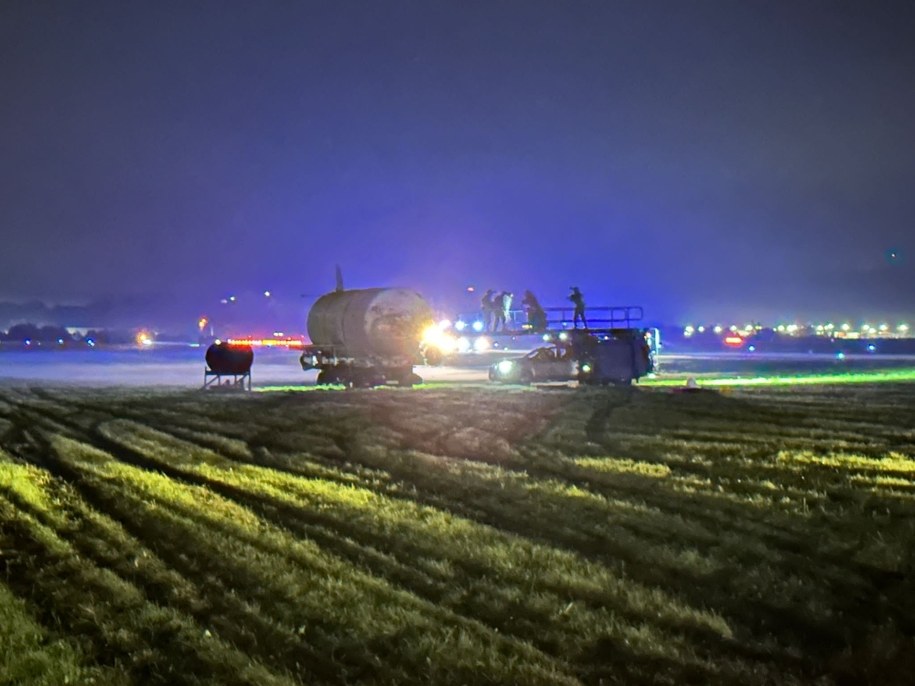 W akcji brali udział funkcjonariusze służb mundurowych, a także ratownicy i pracownicy urzędu wojewódzkiego /Międzynarodowy Port Lotniczy im. Jana Pawła II Kraków-Balice  /