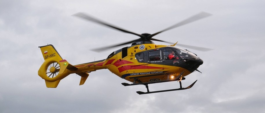 W akcji wykorzystano śmigłowiec LPR, który zabrał dziewczynkę do szpitala (zdj. arch.) / 	Andrzej Grygiel    /PAP