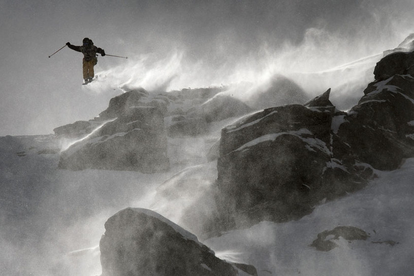 W Alpach panują trudne warunki pogodowe fot. Fabrice Coffrini /AFP