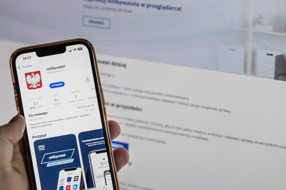 W aplikacji mObywatel pojawiła się nowa funkcja, która pozwala na rejestrację działalności gospodarczej online /Shutterstock