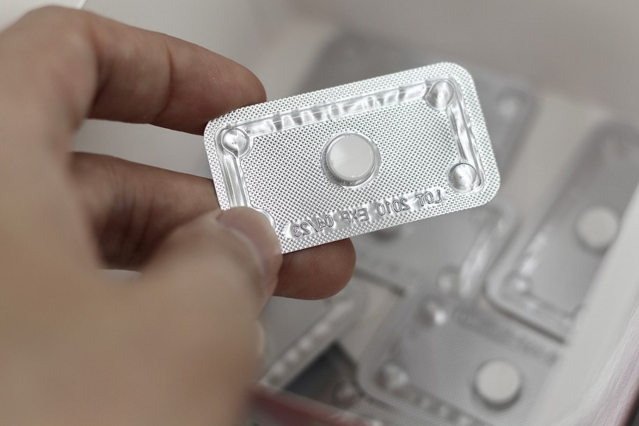 W aptekach  w Anglii kobiety będą mogły otrzymywać bezpłatne tabletki antykoncepcyjne „dzień po” bez konieczności konsultacji z lekarzem /Shutterstock
