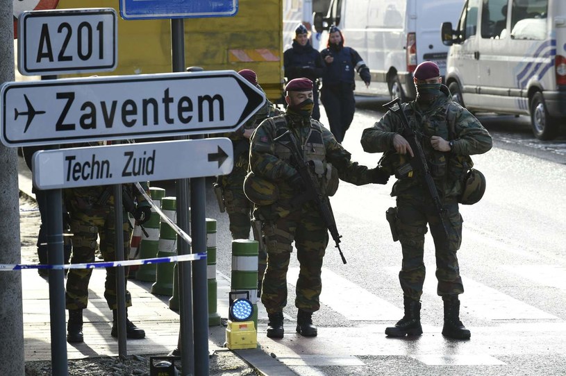 W atakach z 22 marca na lotnisku Zaventem pod Brukselą i stołeczne metro zginęły 32 osoby /AFP