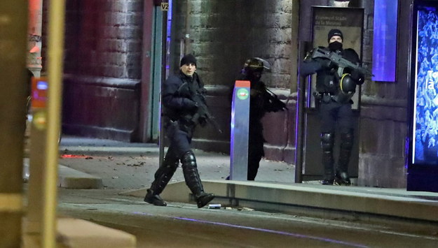 W ataku Cherifa Chekatta w Strasburgu zginęło 5 osób, a kilkanaście innych zostało rannych /JEAN-MARC LOOS /PAP/EPA