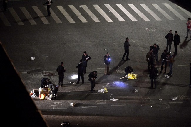 W ataku nożowników 29 osób zginęło, a ponad 130 zostało rannych /SUI SHUI /PAP/EPA