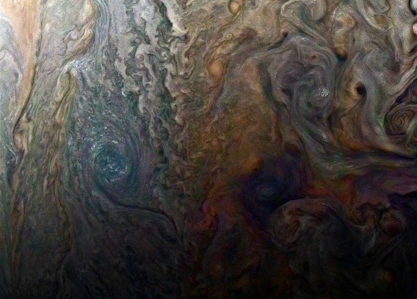 W atmosferze Jowisza (na zdjęciu), Saturna, Urana i Neptuna mogą padać deszcze diamentów /NASA