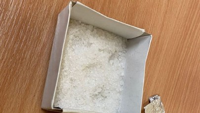 W aucie miał ponad 800 porcji narkotyków. Policjantom mówił, że to sól drogowa