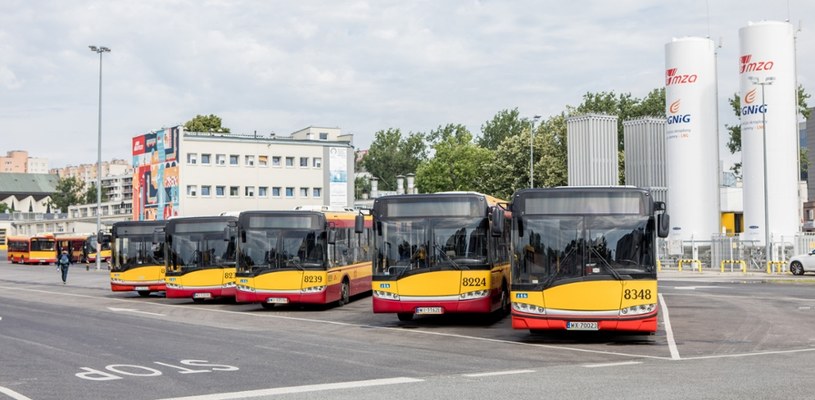 W autobusach są alkoblokady. Ale ze wszystkim można sobie poradzić, jeśli się chce... /Tomasz Jastrzębowski /Reporter