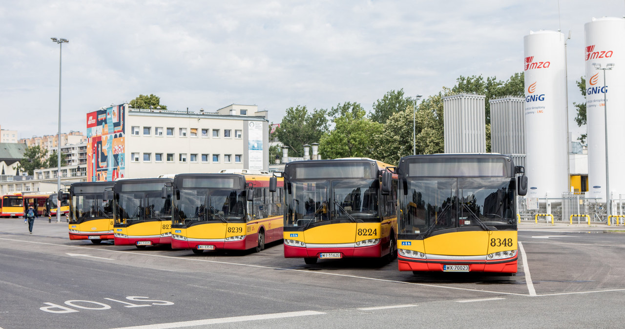 W autobusach są alkoblokady. Ale ze wszystkim można sobie poradzić, jeśli się chce... /Tomasz Jastrzębowski /Reporter