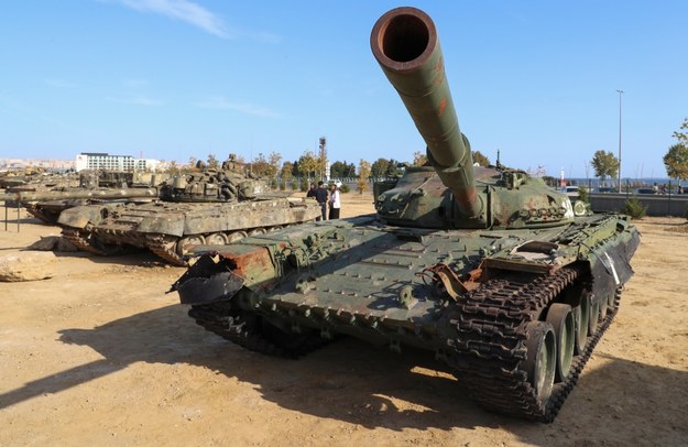 W Baku pokazane zostały trofea wojenne w tym czołgi T-72 /ROMAN ISMAYILOV /PAP/EPA