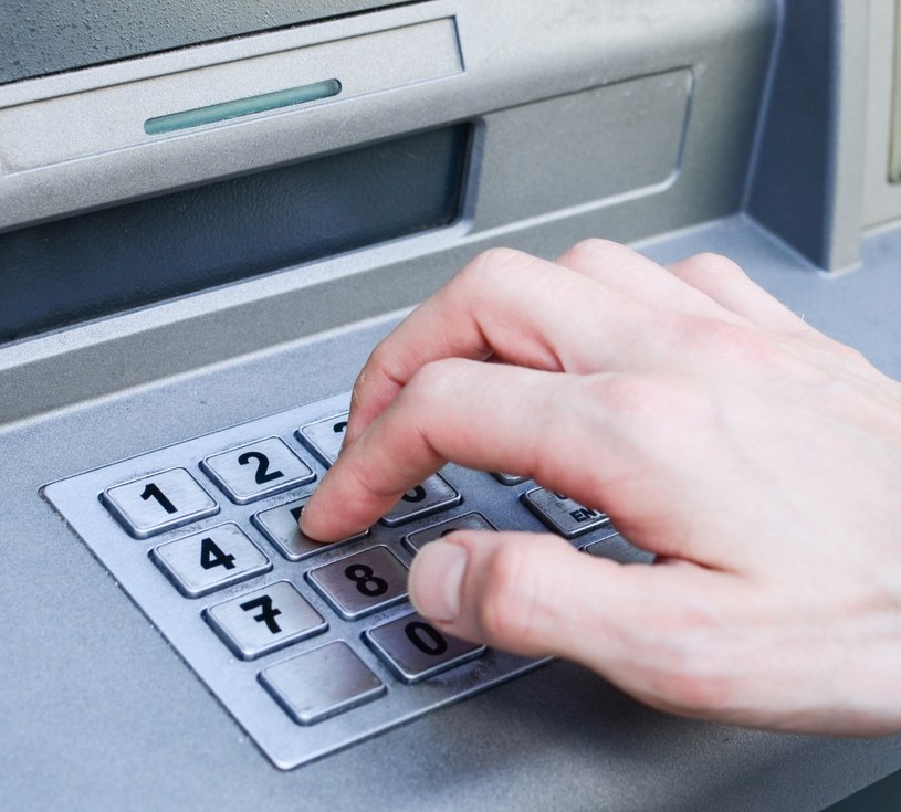 W bankomatach pojawiają się limity jednorazowych wypłat /123RF/PICSEL