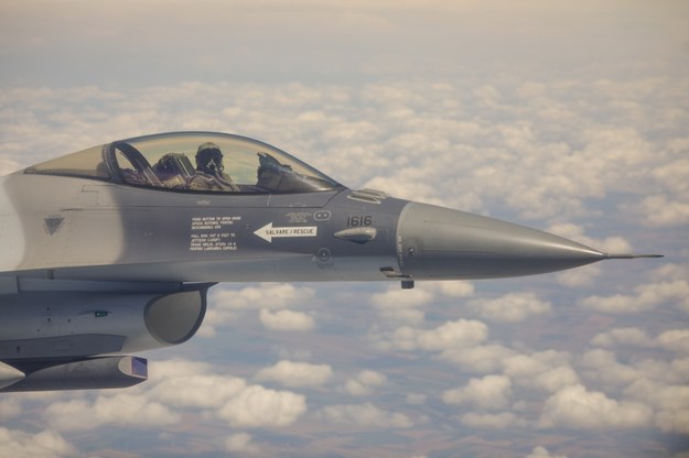 W bazie Fetesti na samolotach F16 szkolić się będą piloci z krajów NATO i z Ukrainy /Shutterstock