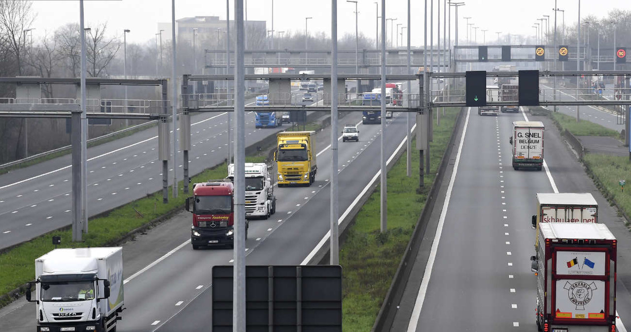 W Belgii trwa nietypowy protest kierowców ciężarówek. "Terroryzują" mieszkańców Gent klaksonami /Photonews / Contributor, Getty Images /Getty Images