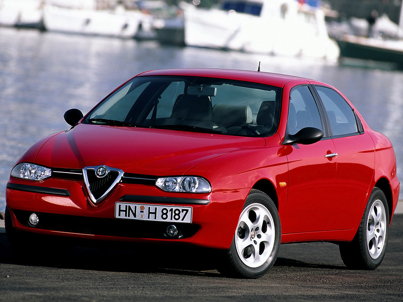 W benzynowych silnikach Alfa Romeo TS interwały warto skrócić do 50 tys. km. /Alfa Romeo