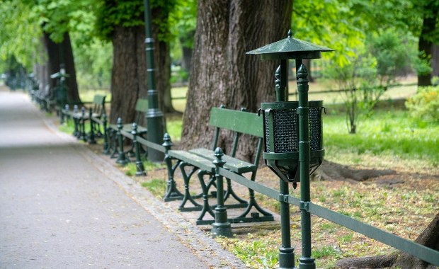 W biały dzień napadł dwie nastolatki na Plantach. Co grozi napastnikowi?