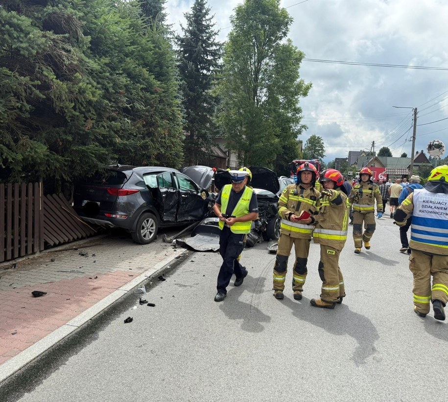 W Białym Dunajcu zderzyły się dwie osobówki /KP PSP Zakopane /