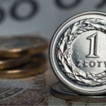 W Biedronce można oddać szklane butelki po piwie. Jak odzyskać kaucję?