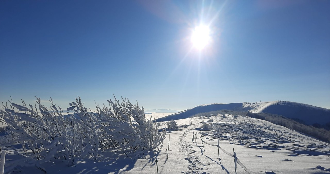 W Bieszczadach i Karkonoszach warunki na szlakach turystycznych są ciężkie. Obowiązuje też pierwszy stopień zagrożenia lawinowego /GOPR Bieszczady/Facebook /