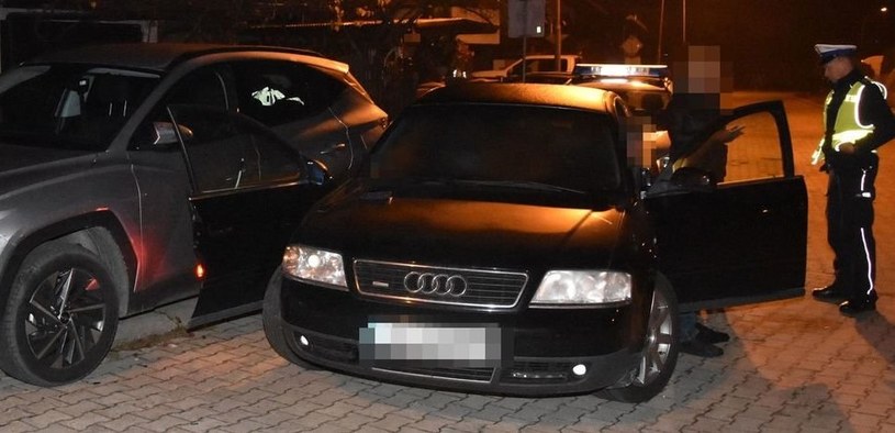 W Biłgoraju kierowca Hyundaia potrącił mężczyznę znajdującego się obok Audi. /Policja Lubelska /Policja