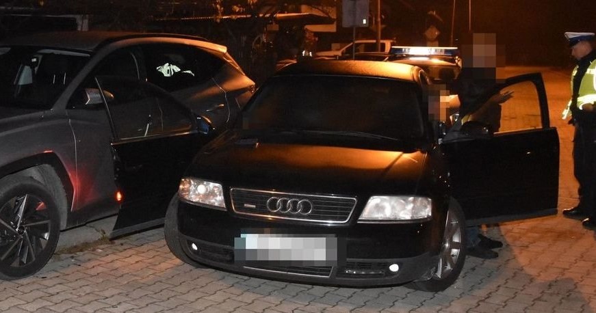 W Biłgoraju kierowca Hyundaia potrącił mężczyznę znajdującego się obok Audi. /Policja Lubelska /Policja