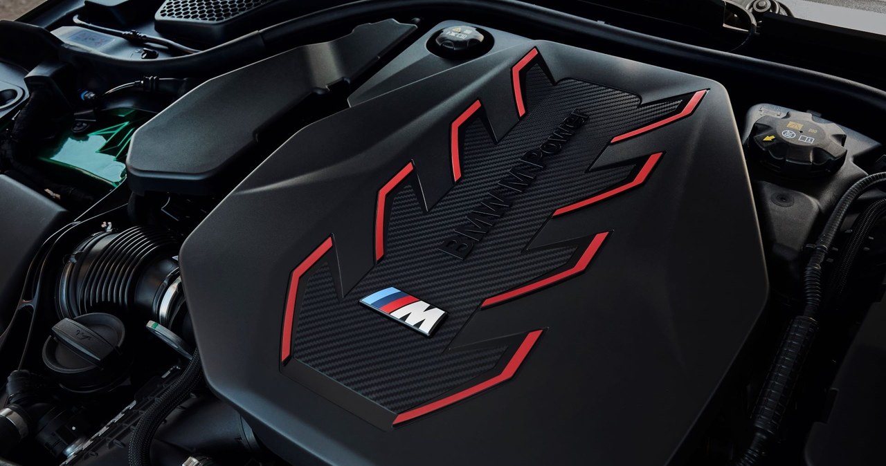 W BMW M5 znajdziemy jednostkę V8 o pojemności 4,4 litra. Generuje ona 585 KM i 750 Nm. Współpracuje z nim silnik elektryczny oferujący 197 KM i 280 Nm. /materiały prasowe