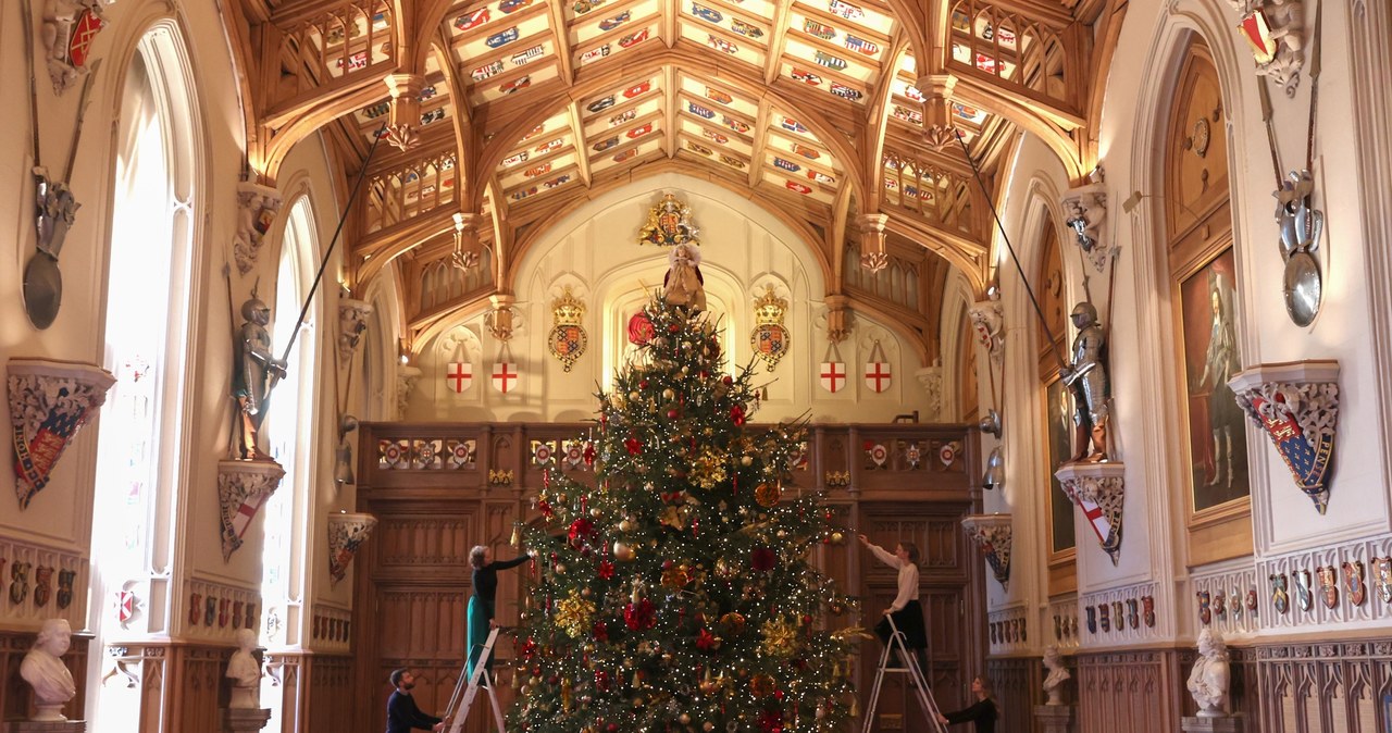 W Boże Narodzenie brytyjska rodzina królewska stawia na przepych i luksus /Chris Jackson / Staff  /Getty Images