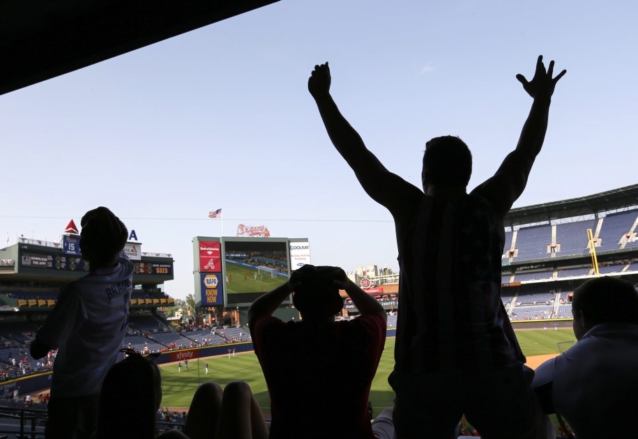 W Brazylii od 2003 roku obowiązywał zakaz sprzedaży alkoholu na trybunach /ERIK S. LESSER /PAP/EPA