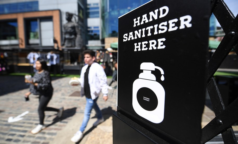 W.Brytania: Od początku roku było 62 tys. zgonów więcej niż zwykle / 	ANDY RAIN    /PAP/EPA