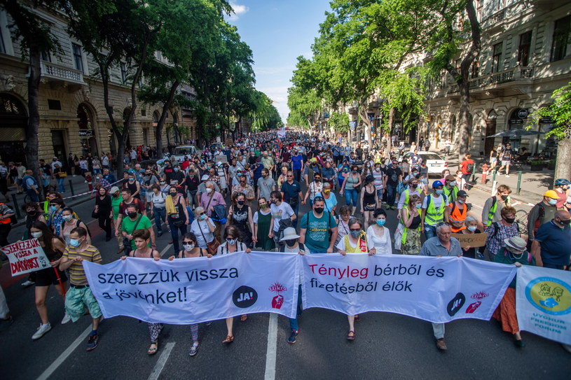 W Budapeszcie demonstracja przeciwko otwarciu kampusu chińskiego uniwersytetu. /PAP/EPA/ZOLTAN BALOGH /PAP