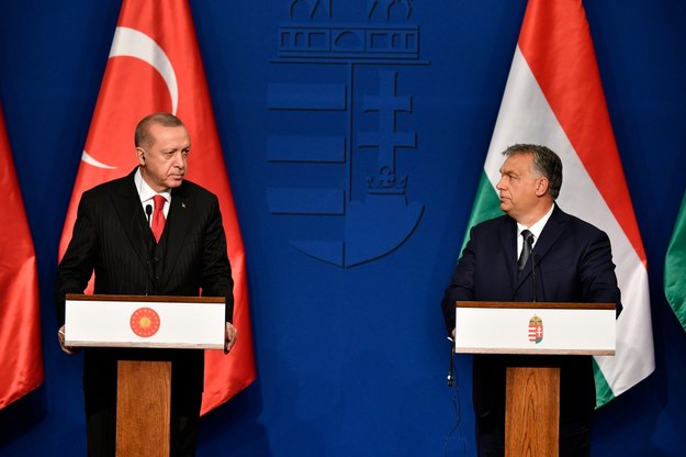W Budapeszcie spotkali się prezydenci Turcji i Węgier /ZSOLT SZIGETVARY    /PAP/EPA