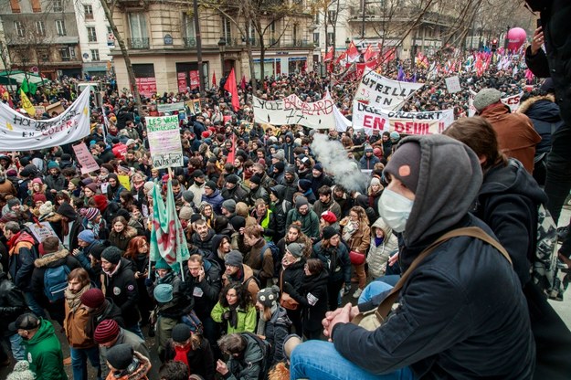 W całej Francji odbyły się dziś manifestacje przeciwko reformie systemu emerytalnego /CHRISTOPHE PETIT TESSON /PAP/EPA