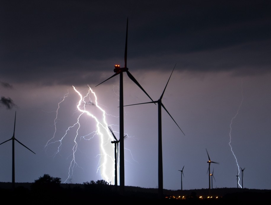 W całej Polsce możliwe są gradobicia /PATRICK PLEUL  /PAP/EPA