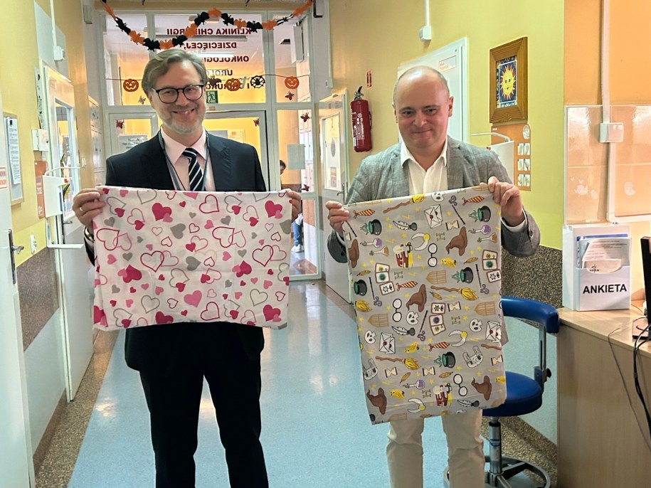 W całej Polsce uszyto i przekazano do szpitali dziecięcych ponad 20 tysięcy kolorowych poszewek. /Aneta Łuczkowska /RMF FM - reporter