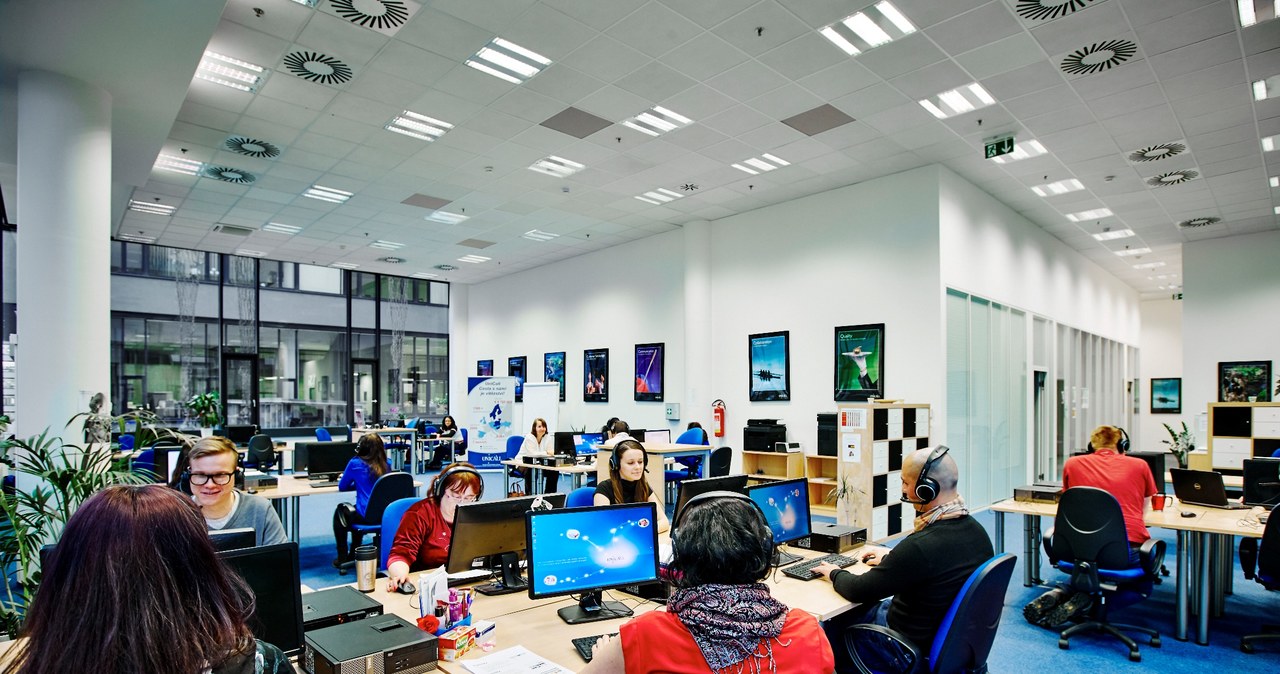 W Call Center może pracować praktycznie każdy, kto dysponuje dobrą dykcją i głosem /.