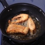 W całym domu śmierdzi rybą? Tak usuniesz zapach smażenia