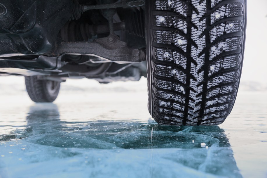 W całym kraju jest pochmurno. Spodziewane są opady śniegu, deszczu i deszczu ze śniegiem. /Shutterstock