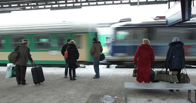 W całym kraju odbył się w piątek ostrzegawczy strajk kolejowych związków zawodowych /PAP