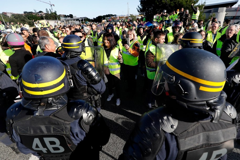 W całym kraju protestujący utworzyli blokady /SEBASTIEN NOGIER  /PAP/EPA