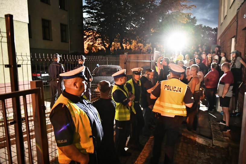 W celu zapewnienia bezpieczeństwa podejrzanemu zastosowano policyjną prowokację / 	Maciej Kulczyński    /PAP