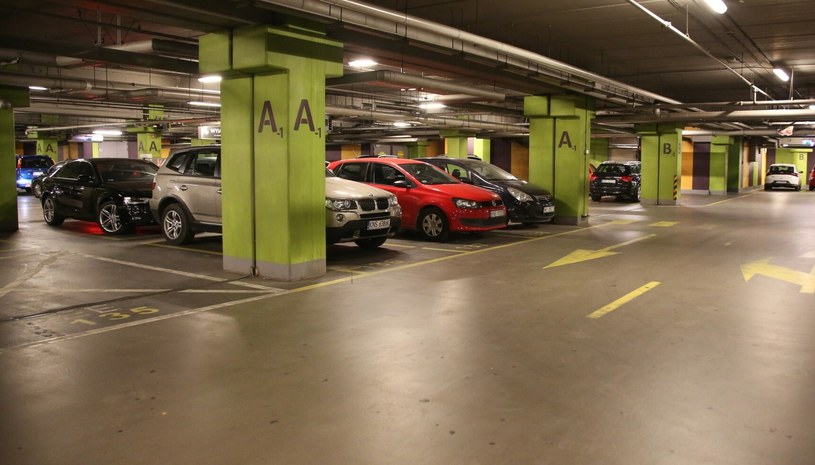 W centrum Łodzi powstaną parkingi wielopoziomowe. /zdjęcie ilustracyjne/ /Mateusz Kotowicz/REPORTER /East News