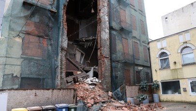 W centrum Łodzi zawaliła się część kamienicy. Strażacy przeszukują gruzowisko