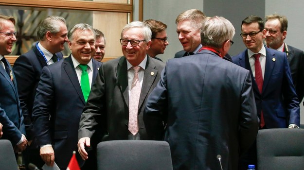 W centrum: szef KE Jean-Claude Juncker, drugi od prawej: premier Mateusz Morawiecki /OLIVIER HOSLET/POOL /PAP/EPA