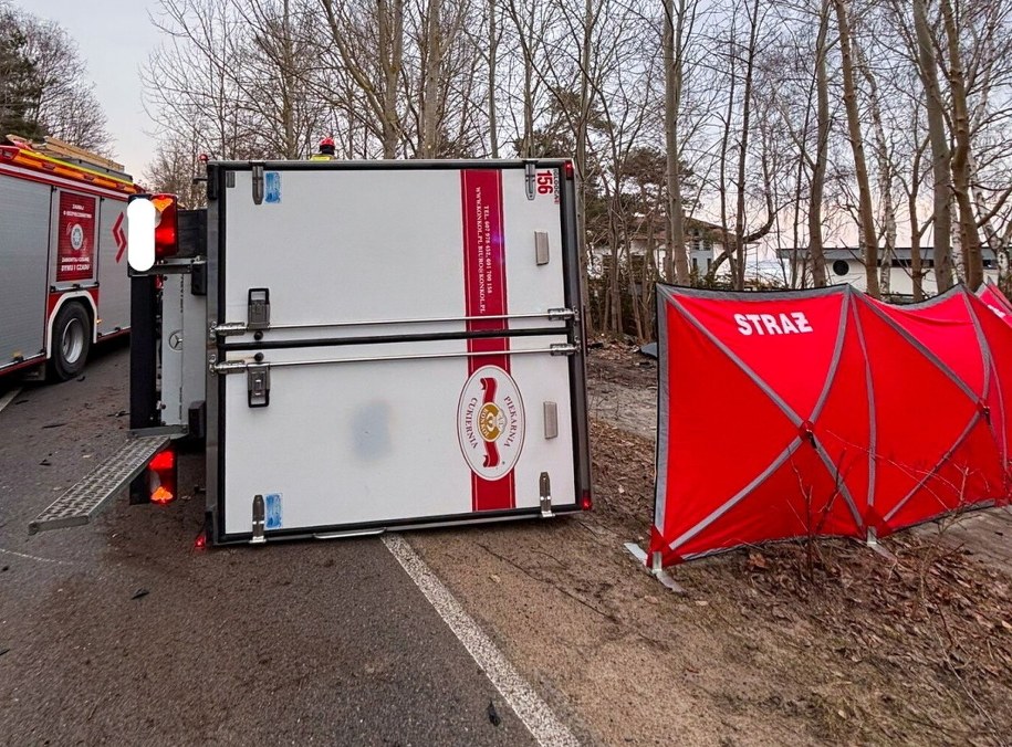 W Chałupach doszło do zderzenia samochodu osobowego i dostawczego /KP PSP Puck /PAP