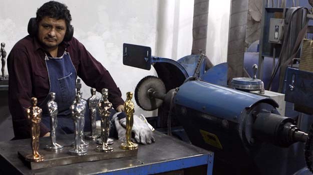 W chicagowskim zakładzie produkuje się każdego roku około 50 Oscarów /AFP