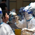 W Chinach na COVID jednego dnia zachorowało 37 milionów ludzi. Czy to powrót najgorszego?