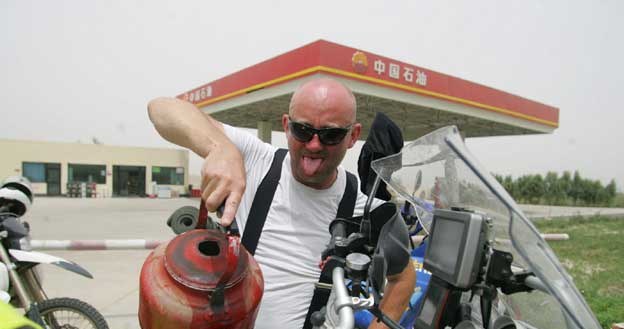 W Chinach nie można tankować motocykli z dystrybutorów /Informacja prasowa